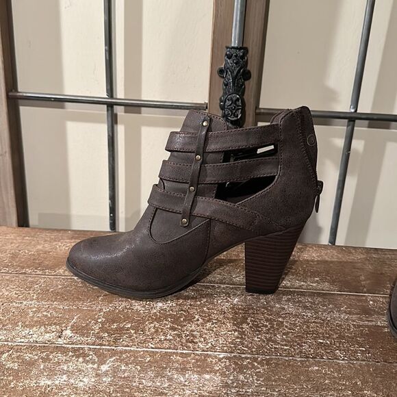 Booties size 8 - Picture 4 of 6